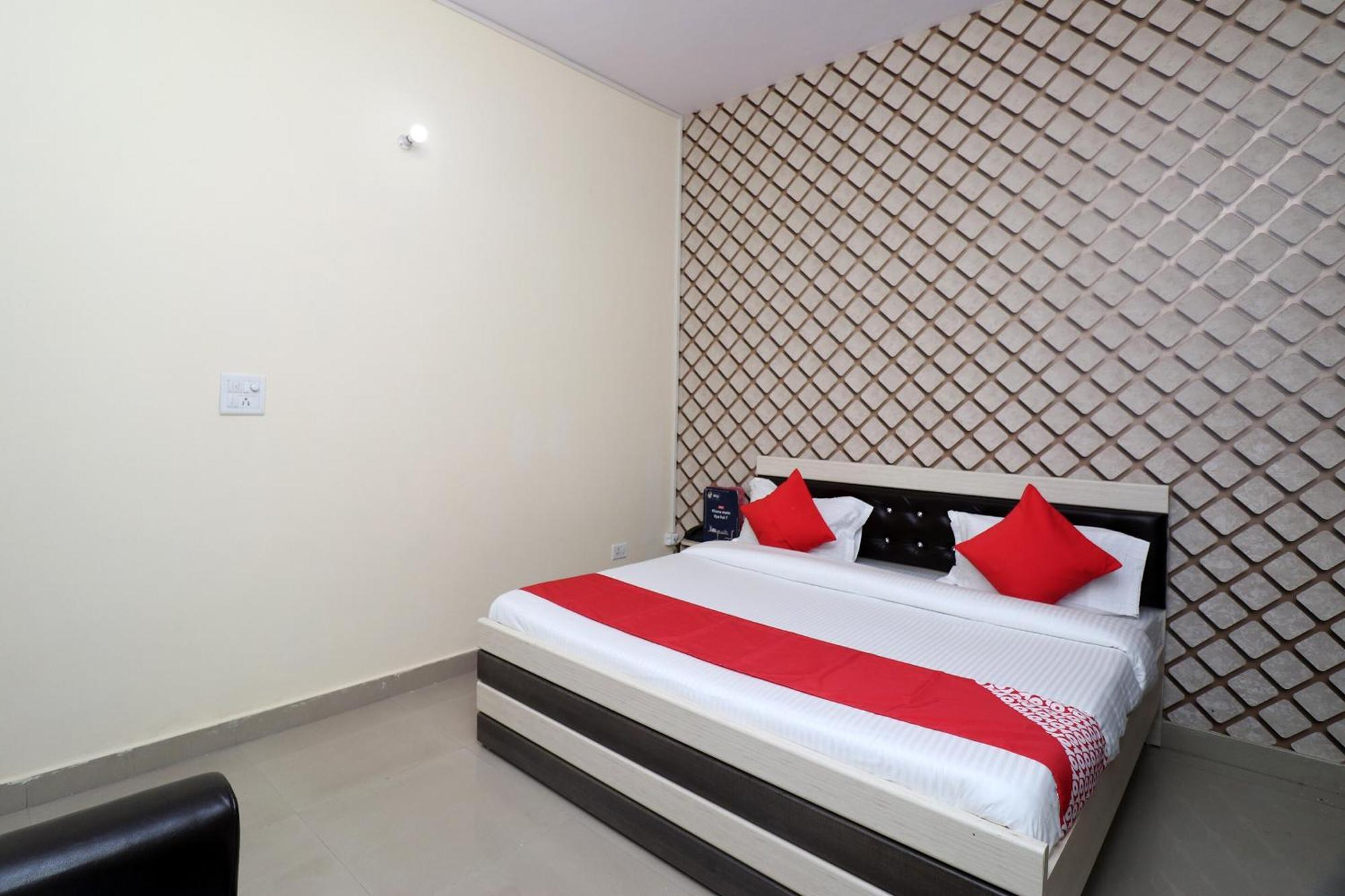 OYO 22698 Delight Residency Hotel Faridabad Buitenkant foto